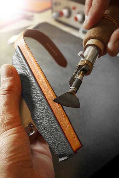 Best Selling Men's & Women's Designer leather accessories that embody luxury and sustainability. Our collection features New Fashion Trending handcrafted leather bags, handbags, wallets, cardholders, briefcases, pouches, sleeves, watch straps, belts, and bracelets, all made with genuine Italian leather.