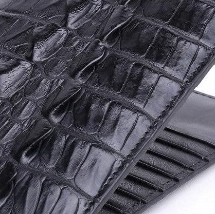 Our leather accessories are designed with elegance in mind and are sure to be the latest trending fashion statement. Give the gift of luxury with our leather products, the perfect choice for anyone looking for stylish, durable and long-lasting leather accessories. Such as Men&