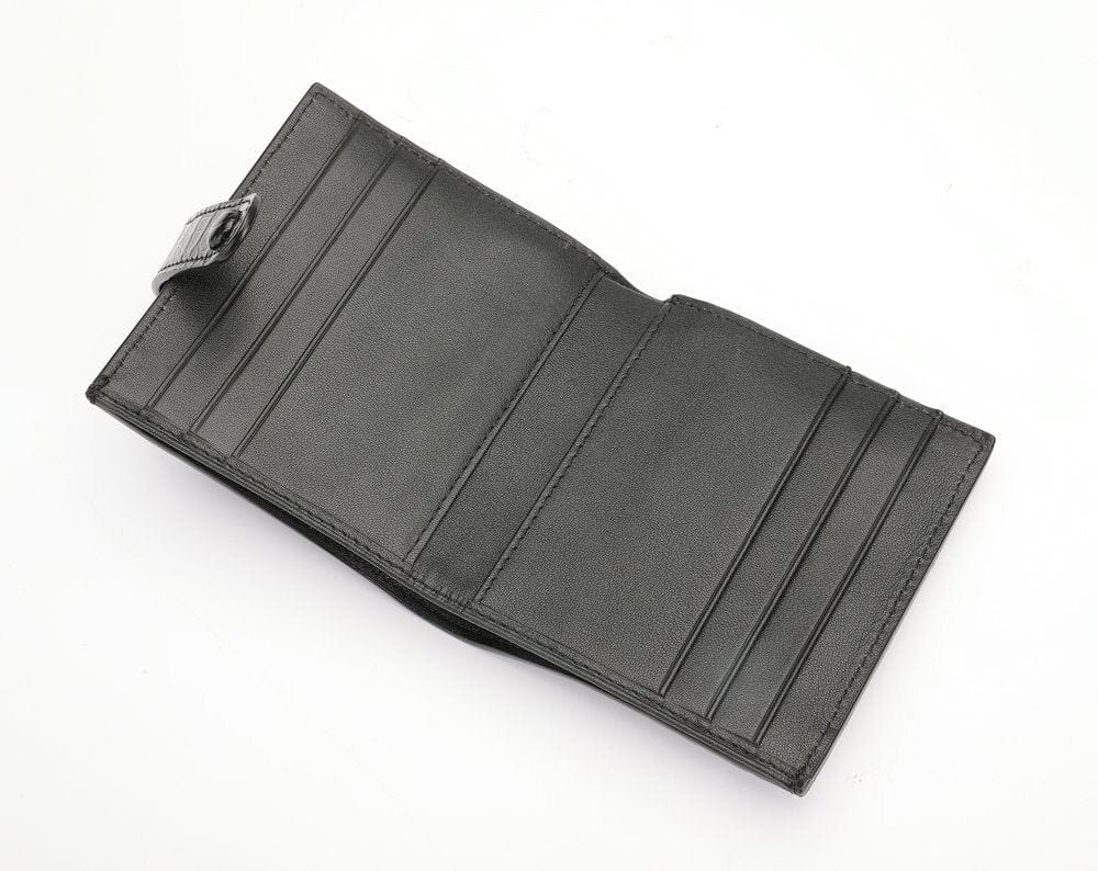 Indulge in luxury with our handmade leather accessories. Our brand specializes in high-quality leather products for both men and women, offering a wide range of leather fashion accessories. From best-selling Italian leather crafts to leather bags, wallets, watch straps, belts, mobile cases, tags, bracelets, jewellery, briefcases, shoulder bags, cardholders, backpacks, cases, and sleeves, we have everything you need to elevate your style.