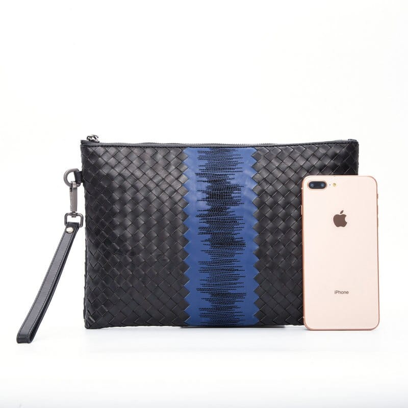 Our leather accessories are designed with elegance in mind and are sure to be the latest trending fashion statement. Give the gift of luxury with our leather products, the perfect choice for anyone looking for stylish, durable and long-lasting leather accessories. Such as Men&