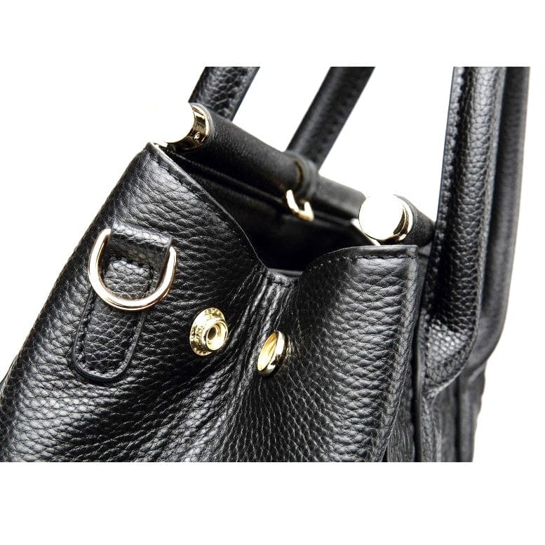 Give the gift of luxury with our Luxury Designed leather products and Accessories, the perfect choice for anyone looking for stylish, durable and long-lasting leather accessories. Such as Best Selling Women&